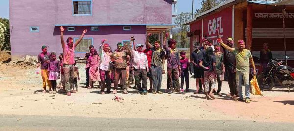 ग्रामीण अंचल में फाग की धूम &mdash; गांव-गांव उड़ा गुलाल, ढोल-नगाड़ों की थाप पर थिरका जनसमूह, प्रेम और भाईचारे के रंग में रंगा पूरा क्षेत्र