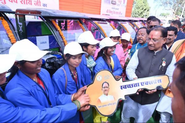 चार स्वच्छता सखियों के संकल्प ने बदल दी ग्राम पंचायत की तस्वीर, घर-घर कचरा संग्रहण से गाँव बना स्वच्छता का आदर्श मॉडल