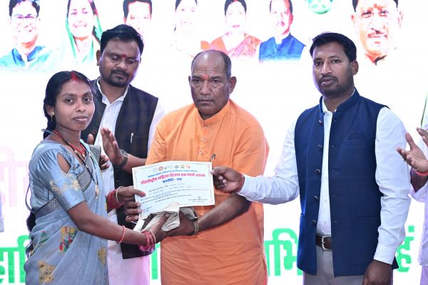 जिले में अंतर्राष्ट्रीय महिला दिवस का भव्य आयोजन : बस्तर से मुख्यमंत्री विष्णु देव साय ने वर्चुअल माध्यम से महतारी वंदन योजना की 25वीं किस्त जारी की, उत्कृष्ट कार्य करने वाली 21 आंगनबाड़ी कार्यकर्ता-सहायिकाएं हुईं सम्मानित, महिलाओं ने साझा किए स्वावलंबन के प्रेरक अनुभव