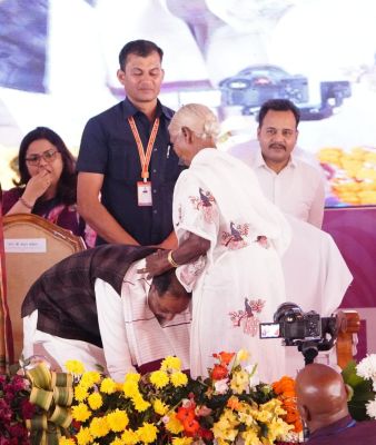 महतारी वंदन योजना से मातृशक्ति को मिला आर्थिक संबल : मुख्यमंत्री श्री विष्णु देव साय,बस्तर की धरती से मातृशक्ति को बड़ा संबल : महतारी वंदन योजना की 25वीं किश्त जारी