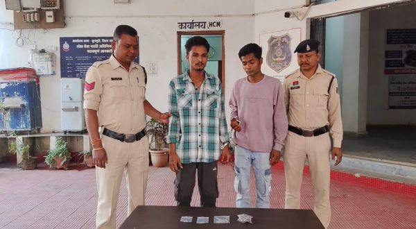 सूने मकान को बनाया निशाना: कुनकुरी में चोरी का पुलिस ने किया खुलासा, चोर और चोरी का सामान खरीदने वाला दोनों गिरफ्तार, सोना-चांदी के आभूषण समेत औजार बरामद