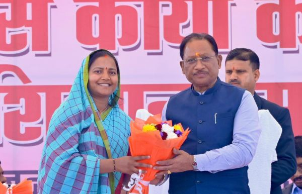 मातृ-शिशु स्वास्थ्य सेवाओं में छत्तीसगढ़ का परचम: प्रधानमंत्री मातृत्व वंदना योजना में देशभर में नंबर-वन बनकर राज्य ने रचा नया इतिहास,&nbsp;मुख्यमंत्री विष्णु देव साय और मंत्री श्रीमती लक्ष्मी राजवाड़े ने दी बधाई