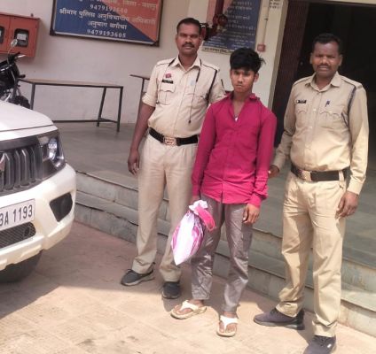 सोशल मीडिया पर हुई दोस्ती बनी नाबालिग के लिए मुसीबत: प्यार और शादी का झांसा देकर बिहार ले जाकर दुष्कर्म करने वाला आरोपी जशपुर पुलिस की पकड़ में, नाबालिग को सुरक्षित बरामद कर आरोपी को भेजा गया जेल