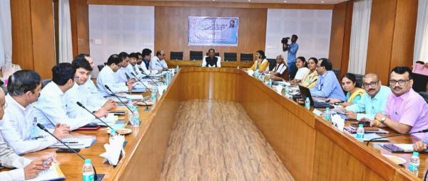 मुख्यमंत्री श्री विष्णुदेव साय का कड़ा निर्देश: जबरन मैनुअल स्केवेंजर्स का काम करवाने वालों पर सख्त कार्यवाही, केवल नगर निगम या पंजीकृत संस्थाओं के माध्यम से ही सीवरेज सफाई सुनिश्चित