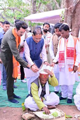 सरहुल उत्सव जनजाति संस्कृति की विशिष्ट धरोहर, इन्हें संजो कर रखना हमारा कर्तव्य - मुख्यमंत्री श्री साय,जशपुर के दीपू बगान में सरहुल महोत्सव में उमड़ा जनसैलाब