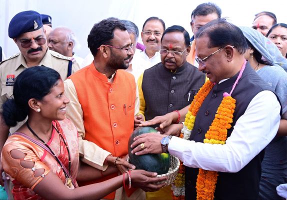 धान का कटोरा&rdquo; अब बनेगा तिलहन में भी आत्मनिर्भर&mdash;साय सरकार का बड़ा संकल्प, किसानों को 11 हजार प्रति एकड़ प्रोत्साहन, आधुनिक खेती से आय बढ़ाने का रोडमैप तैयार