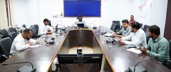 निर्माण कार्यों की धीमी रफ्तार पर कलेक्टर रोहित व्यास का कड़ा रुख&mdash;सभी एजेंसियों को फटकार, गुणवत्ता और तय समय-सीमा में काम पूरा करने के सख्त निर्देश, अब गूगल शीट से होगी हर प्रोजेक्ट की निगरानी