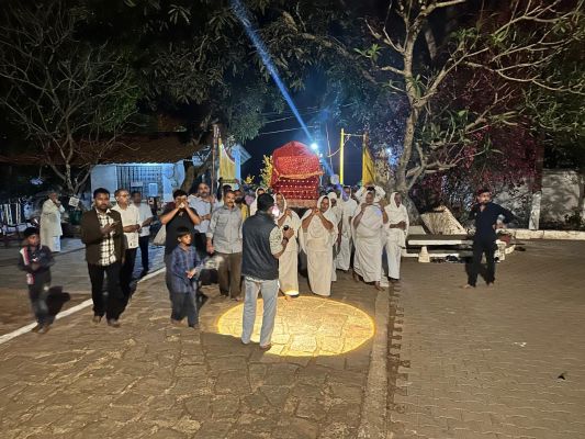 सोगड़ा आश्रम में उमड़ा आस्था का सागर: सप्तमी पर निकला भव्य &lsquo;माँ का डोला&rsquo;, गगनभेदी जयकारों के बीच हुई दिव्य महाआरती, माँ कालरात्रि की विशेष पूजा से गुंजायमान हुआ पूरा परिसर, हजारों श्रद्धालुओं ने लिया पुण्य लाभ