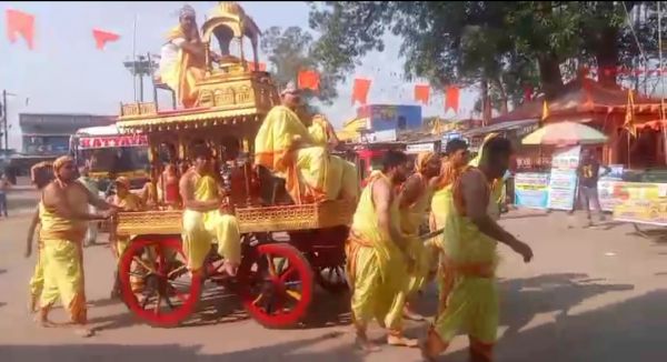 अहिंसा, त्याग और तप की दिव्य ज्योति से आलोकित कुनकुरी &mdash; महावीर जयंती पर उमड़ा आस्था का विराट सागर, भक्ति, संस्कृति और आध्यात्म का दिखा भव्य संगम,हर जन में अहिंसा और करुणा का संदेश