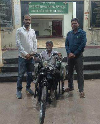 संवेदनशील नेतृत्व की सशक्त मिसाल: मुख्यमंत्री विष्णुदेव साय ने दिव्यांग चंदूलाल की पुकार सुनी, सुरक्षा घेरा हटवाकर मंच पर बुलाया, मिनटों में दी सहायता राशि और दिलाया मोटराइज्ड ट्राईसिकल