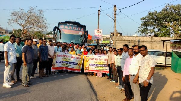 TET अनिवार्यता के खिलाफ जशपुर के शिक्षकों का दिल्ली कूच, सैकड़ों शिक्षकों का जत्था रामलीला मैदान में होने वाले राष्ट्रीय आंदोलन में शामिल होने रवाना, मांगें पूरी होने तक संघर्ष जारी रखने का लिया संकल्प