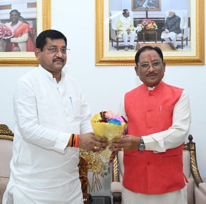 मुख्यमंत्री से उत्तरप्रदेश के राज्यमंत्री श्री रामकेश निषाद ने सौजन्य मुलाकात की