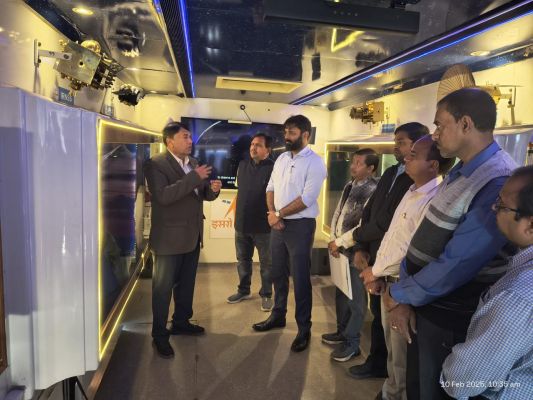 जशपुर में विज्ञान शिक्षा को बढ़ावा - मुख्यमंत्री विष्णुदेव साय की मंशा अनुरूप जिले में इसरो का &rsquo;स्पेस ऑन व्हील्सःअन्वेषण&rsquo; कार्यक्रम होगा आयोजित