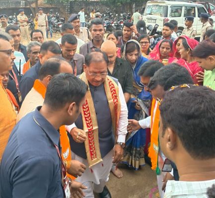 कुनकुरी के सलियाटोली में भाजपा स्थापना दिवस पर भव्य आयोजन, मुख्यमंत्री विष्णुदेव साय ने फहराया ध्वज, कार्यकर्ताओं को बताया पार्टी की असली ताकत