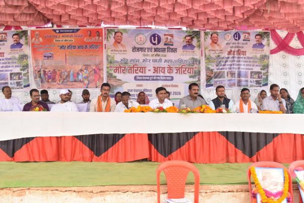 &ldquo;गांव-गांव में विकास का महाउत्सव: रोजगार दिवस, आवास दिवस और चावल महोत्सव के संग &lsquo;मोर गांव-मोर पानी-मोर तरिया&rsquo; अभियान ने रचा जनभागीदारी का नया इतिहास