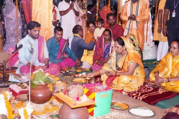 हरिनाम संकीर्तन से पावन हुआ बगीचा &mdash; 72 घंटे के अखण्ड भक्ति महायज्ञ में उमड़ी हजारों श्रद्धालुओं की आस्था, कौशल्या साय ने की पूजा-अर्चना और मांगी क्षेत्र की सुख-समृद्धि