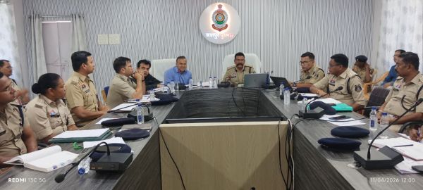 जशपुर में अपराधियों पर कसेगा शिकंजा: डीआईजी की सख्त बैठक के बाद एक्शन मोड में पुलिस, NDPS से लेकर ट्रैफिक उल्लंघन तक हर मोर्चे पर कड़ी कार्रवाई के संकेत-तीन सवारी बाइक सवारों और मालवाहक में सवारी ढोने वालों पर कसेगा शिकंजा