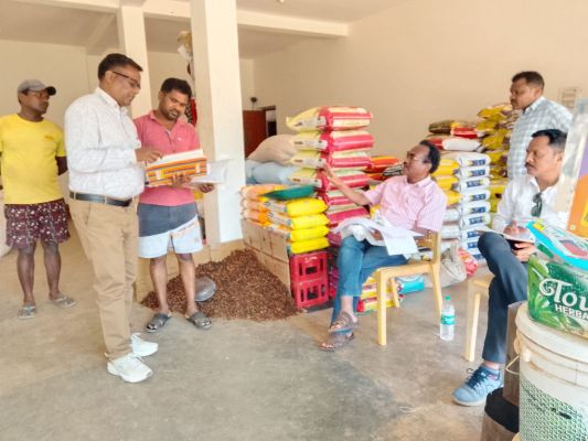 ????खाद माफियाओं पर विभाग का सख्ती : कृषि विभाग की ताबड़तोड़ कार्रवाई, दो दुकानों को थमाया नोटिस &mdash; गड़बड़ी मिली तो होगी कड़ी वैधानिक कार्रवाई