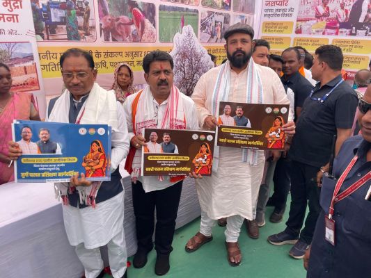 पशु सखियों को मिला सशक्तिकरण का नया हथियार: मुख्यमंत्री ने बकरी और मुर्गी पालन की वैज्ञानिक मार्गदर्शिका का किया विमोचन, जशपुर से ग्रामीण आजीविका को मिलेगी नई रफ्तार