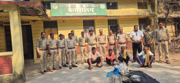 जंगल का कानून&rsquo; तोड़ने वालों पर वन विभाग का शिकंजा&mdash;वन्यजीव का शिकार कर पकाया मांस, चार आरोपी गिरफ्तार, गांव में मचा हड़कंप,अवैध शिकार का नेटवर्क खंगालने में जुटी टीम