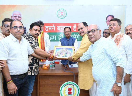 बंगाली नववर्ष मिलन समारोह में शामिल हुए मुख्यमंत्री श्री विष्णुदेव सायप्र ,देश के विकास में बंगाली समाज की अहम भूमिका - मुख्यमंत्री श्री साय