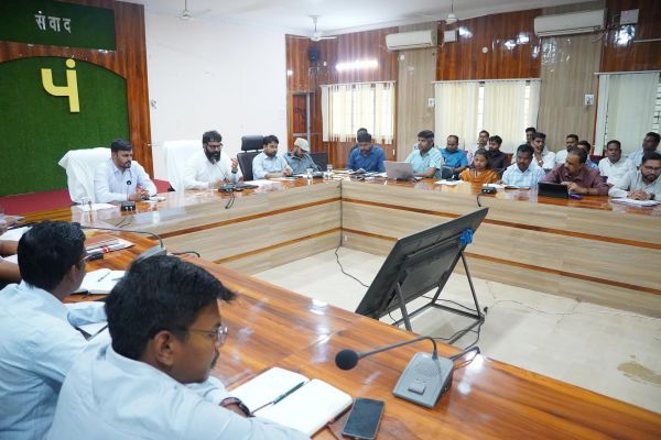 &ldquo;गांव का पानी गांव में&rdquo; मिशन पर कलेक्टर रोहित व्यास का जोर, जल संचय जन भागीदारी 2.0 में विभागों को सख्त निर्देश, रेन वाटर हार्वेस्टिंग से लेकर चेकडैम मरम्मत तक हर स्तर पर एक्शन प्लान तैयार