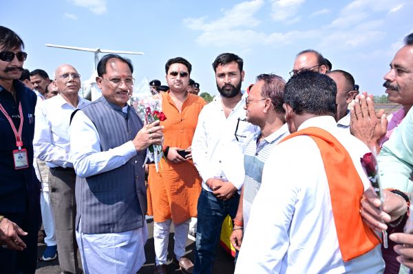 मुख्यमंत्री श्री विष्णुदेव साय आगडीह एयरस्ट्रिप पहुंचे, हुआ आत्मीय स्वागत