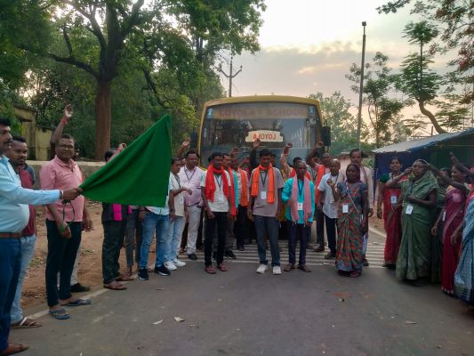 श्री रामलला दर्शन योजना से जशपुर जिले में उमड़ा श्रद्धा का सैलाब, 13वां जत्था हुआ रवाना &mdash; अब तक 2640 श्रद्धालु कर चुके अयोध्या धाम में प्रभु श्रीराम के दर्शन 