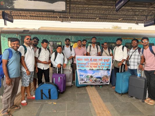 &ldquo;देवभूमि की राह पर निकला आस्था का कारवां&rdquo; &mdash; कुनकुरी&ndash;नारायणपुर से 14 श्रद्धालु चारधाम यात्रा के लिए रवाना, मधेश्वर महादेव का आशीर्वाद लेकर शुरू हुई पुण्य यात्रा