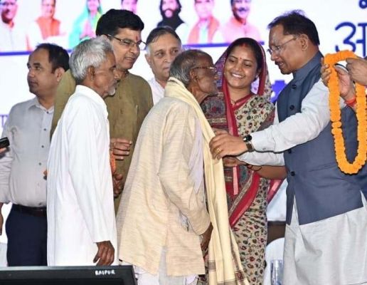 छत्तीसगढ़ में बुजुर्गों के लिए मजबूत सुरक्षा कवच &mdash; पेंशन, आश्रय और सम्मान के साथ संवेदनशील पहल