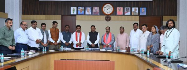 डिजिटल क्रांति का नया अध्याय: मुख्यमंत्री विष्णु देव साय ने लॉन्च किया &lsquo;सेवा सेतु&rsquo;, अब 441 सरकारी सेवाएं एक क्लिक पर, घर बैठे मिलेगा प्रमाण-पत्र से लेकर भुगतान तक हर सुविधा,ग्राम पंचायतों तक पहुंचेगी डिजिटल सुविधा