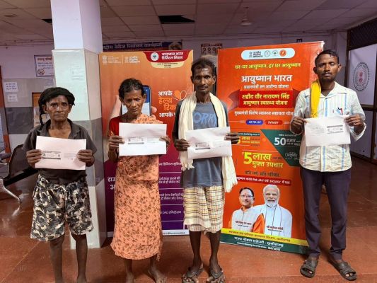 जहां सड़कें खत्म, वहां भी इलाज शुरू, सुकमा की पहाड़ियों में उम्मीद की रोशनी - 17 मरीज रेफर, 14 आयुष्मान कार्ड, 11 को मुफ्त चश्मा, स्वास्थ्य बस्तर अभियान की बड़ी सफलता