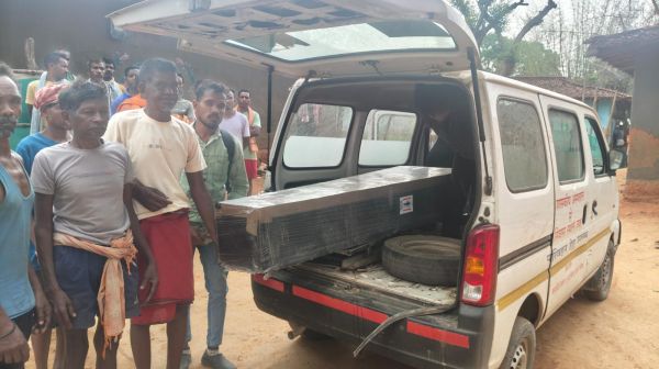 मुख्यमंत्री कैंप कार्यालय की तत्परता से अमित राम का पार्थिव शरीर केरल से एयरलिफ्ट कर रांची होते हुए पहुंचा गृह ग्राम, शोकाकुल परिवार को मिला बड़ा सहारा