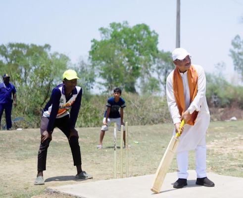 जब विष्णुदेव साय ने छोड़ी प्रोटोकॉल की दीवारें, गांव के स्कूल मैदान में बच्चों संग थामा बल्ला, खेला दिल खोलकर क्रिकेट&mdash;सुशासन तिहार बना यादगार, मासूम चेहरों की मुस्कान बनी सबसे बड़ी उपलब्धि, खेल-खेल में दिया बड़ा संदेश:&nbsp; 7