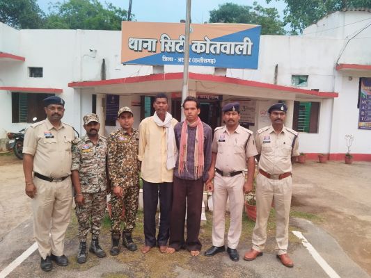 ????गम्हरिया में खौफनाक हत्याकांड का पर्दाफाश: शादी से लौटते वक्त गुलेल के मामूली विवाद ने ली बुजुर्ग की जान, सरई लकड़ी से बेरहमी से पीट-पीटकर उतारा मौत के घाट, सड़क किनारे फेंकी लाश&mdash;जशपुर पुलिस ने 48 घंटे में सुलझाया अंधा कत्ल, दो आरोपी गिरफ्तार कर भेजे गए जेल