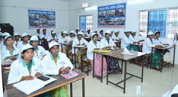 स्वरोजगार की राह पर बढ़ते कदम: मुख्यमंत्री ने RSETI में देखा ग्रामीण सशक्तिकरण का मॉडल , ग्रामीण स्वरोजगार प्रशिक्षण संस्थान' पहुंचे मुख्यमंत्री: 'पशु सखियों' का बढ़ाया मनोबल