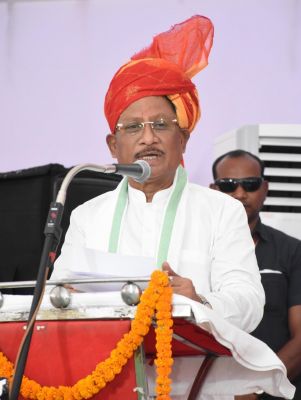 सुशासन तिहार में गूंजा जनविश्वास: मुख्यमंत्री विष्णुदेव साय ने राजनांदगांव में जनसमस्याओं का किया त्वरित समाधान, महतारी वंदन योजना के तहत 68 लाख से अधिक महिलाओं के खातों में 642 करोड़ रुपए का ऐतिहासिक ट्रांसफर