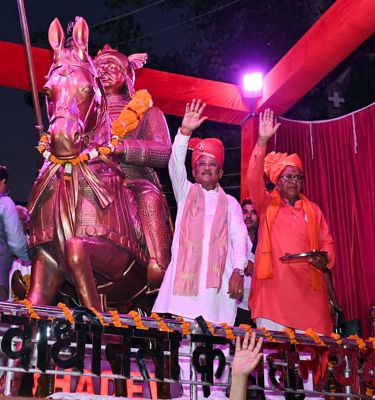 सुशासन तिहार में मुख्यमंत्री श्री विष्णुदेव साय का बड़ा संदेश: समाज के अंतिम व्यक्ति तक योजनाओं का लाभ पहुंचाना ही सरकार का लक्ष्य, मुंगेली में महापुरुषों की प्रतिमाओं के अनावरण के साथ विकास, संस्कृति और सामाजिक चेतना को मिला नया आयाम