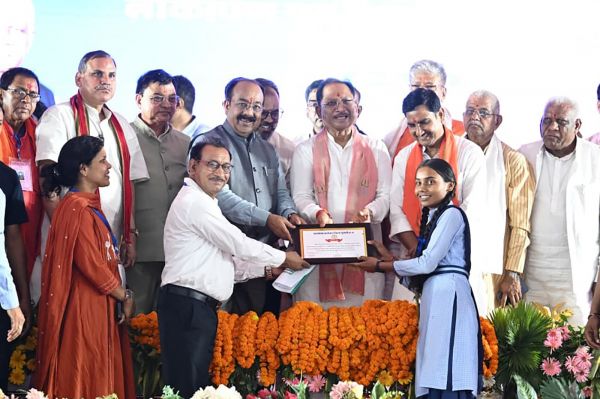 सुशासन तिहार  में मुख्यमंत्री श्री विष्णुदेव साय ने मुंगेली को दी 353 करोड़ से अधिक के 414 विकास कार्यों की ऐतिहासिक सौगात, शिक्षा-स्वास्थ्य-सड़क और जल सुविधाओं के विस्तार से विकास को मिलेगी नई रफ्तार