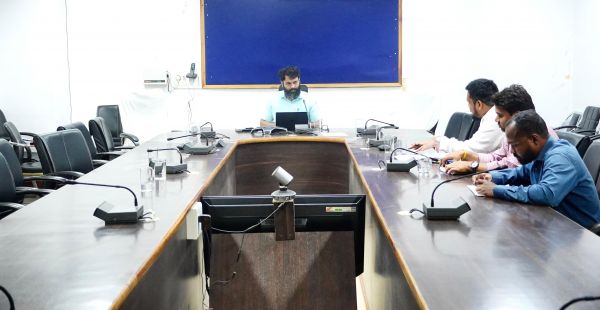 कलेक्टर श्री रोहित व्यास ने निर्माण एजेंसियों की ली समीक्षा बैठक , गुणवत्ता के साथ समय सीमा में पूर्ण करने के निर्देश, लापरवाही बरतने पर होगी कार्यवाही