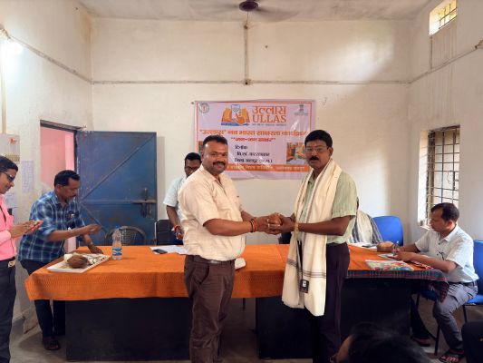 फरसाबहार बीईओ ने 100 फीसदी परीक्षा परिणाम देने वाले प्राचार्यों को शाल-श्रीफल भेंट कर किया सम्मानित&nbsp;, शिक्षा गुणवत्ता सुधार पर भी हुआ मंथन
