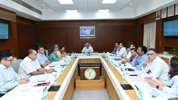 मुख्य सचिव ने की महत्वपूर्ण योजनाओं के क्रियान्वयन की समीक्षा, डेटा आधारित निगरानी पर जोर
