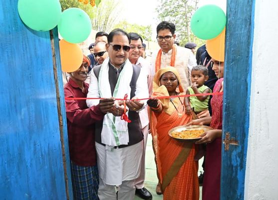 कच्चे मकान से पक्के आशियाने तक का सफर : मुख्यमंत्री विष्णु देव साय ने लेमरू में धरम सिंह के नए घर में कराया गृह प्रवेश, 60 हजार की सोलर सहायता देकर परिवार के सपनों में भरी नई रोशनी