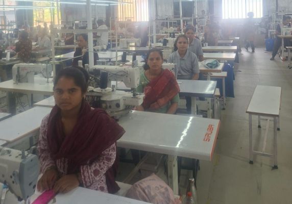 पुनर्वास से आत्मनिर्भरता की ओर : बीजापुर की महिलाओं के सपनों को मिल रहे नए पंख,पुनर्वासित महिलाओं को सिलाई प्रशिक्षण से मिल रहा रोजगार का अवसर
