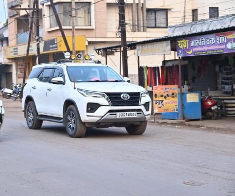 राजस्व मंत्री श्री टंक राम वर्मा ने छोड़ा 'पायलट-फॉलो' वाहनों का काफिला ,प्रधानमंत्री के ऊर्जा और संसाधन बचत के आह्वान से प्रेरित होकर लिया फैसला