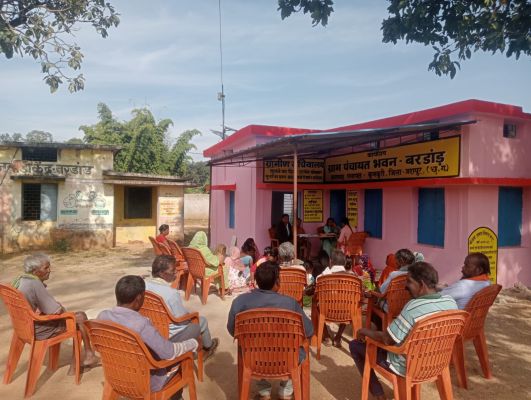 &ldquo;जन भागीदारी सबसे दूर सबसे पहले&rdquo; अभियान बना पहाड़ी कोरवा परिवारों के लिए उम्मीद की नई किरण, गांव-गांव पहुंचकर प्रशासन ने बांटी योजनाओं की सौगात और सुनी लोगों की समस्याएं