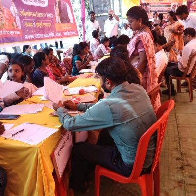 सबसे दूर सबसे पहले&rdquo; अभियान से बदली तस्वीर : पहाड़ी कोरवा परिवारों तक पहली बार पहुंचीं सरकारी योजनाएं, गांव-गांव लग रहे शिविरों में राशन कार्ड, पेंशन, आयुष्मान और स्वास्थ्य सुविधाओं का मिला लाभ