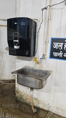 सीएचसी कुनकुरी में लगा आरओ वाटर प्यूरीफायर, मरीजों और परिजनों को अब मिल रहा स्वच्छ एवं ठंडा पेयजल