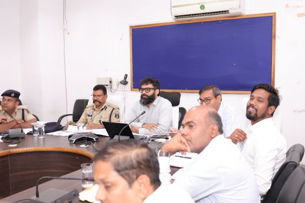 &ldquo;जशपुर को नशामुक्त बनाने के लिए प्रशासन का निर्णायक अभियान&rdquo;: कलेक्टर रोहित व्यास के सख्त निर्देश, स्कूलों के आसपास गुटखा-तंबाकू बिक्री पर पूर्ण प्रतिबंध, मेडिकल स्टोर्स और हाईवे ढाबों की होगी व्यापक जांच