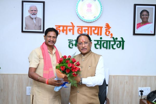 सीएम विष्णुदेव साय से मिले जिला पंचायत सदस्य गेंदबिहारी सिंह, सड़क, पुल, डेयरी, पर्यटन और रोजगार के मुद्दों पर रखी विकास की बड़ी मांगें